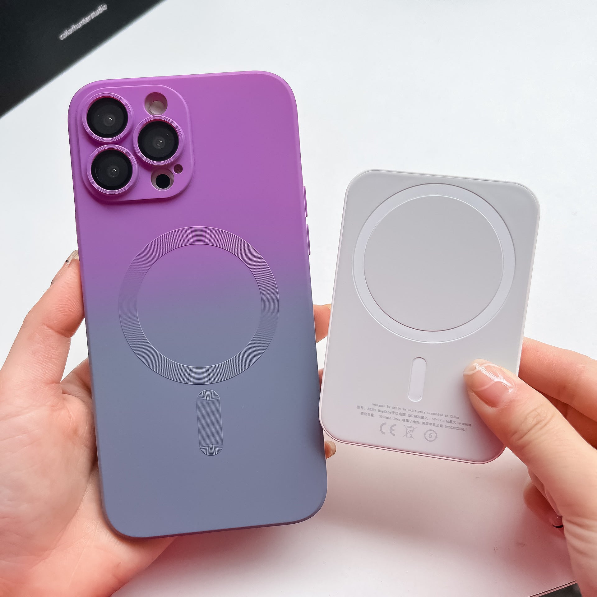 Two tone gradient liquid magnetic suction suitable for Apple 17 Promax phone case